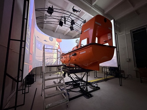 Тренажер дежурной/скоростной дежурной шлюпки RB/FRBS-A (полномасштабный, на динамической платформе)